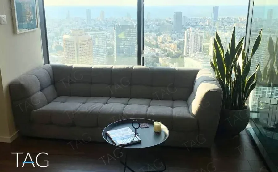 פינת ישיבה מול נוף פתוח במידטאון