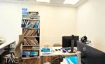 חדר צוות עם ספריית תיוק
