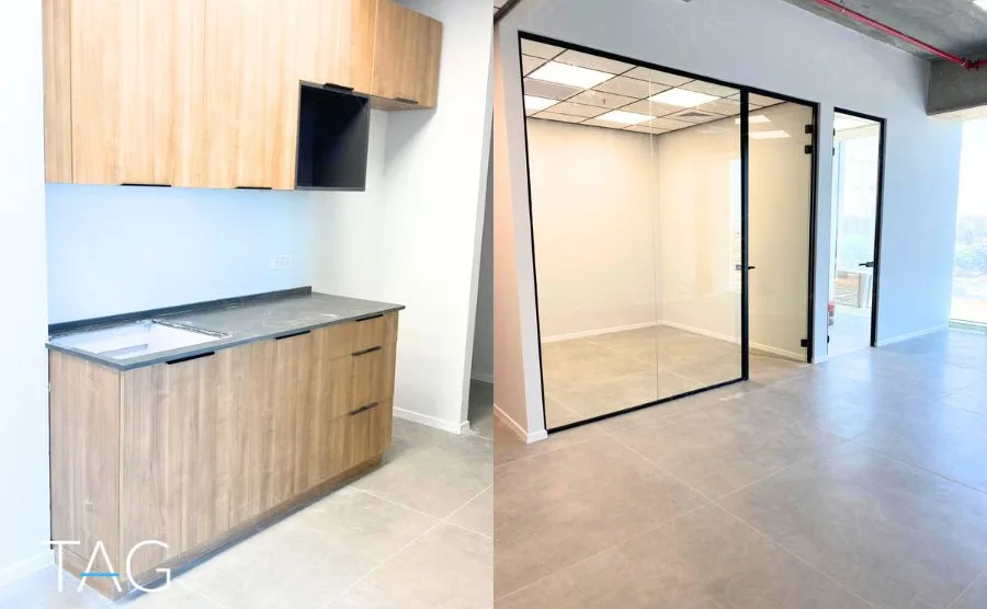 מטבחון בACRO BUSINESS CAMPUS עם ארונות עץ, משטח כהה ומחיצת זכוכית שחורה - תג נכסים