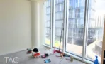 משרד בACRO BUSINESS CAMPUS עם חזית זכוכית פינתית ונוף לבנייני הסביבה - תג נכסים