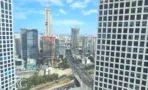 משרד להשכרה 165 מ״ר במגדלי עזריאלי, נוף עירוני של מגדלי תל אביב מהחלון
