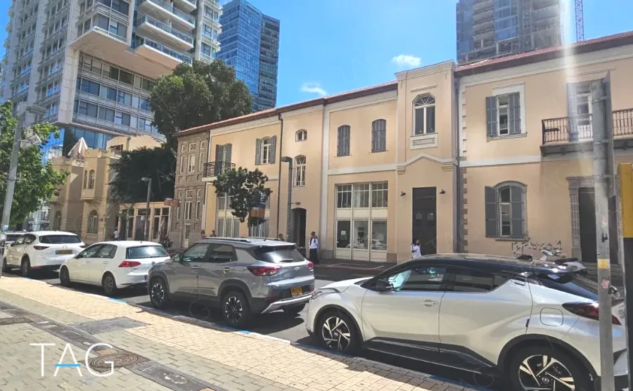 משרד להשכרה 800 מר בניין בשלמות במתחם רוטשילד