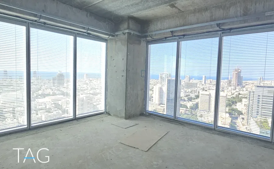 פינת חלונות בקומת מעטפת של 1,300 מטר במגדל לנדמרק