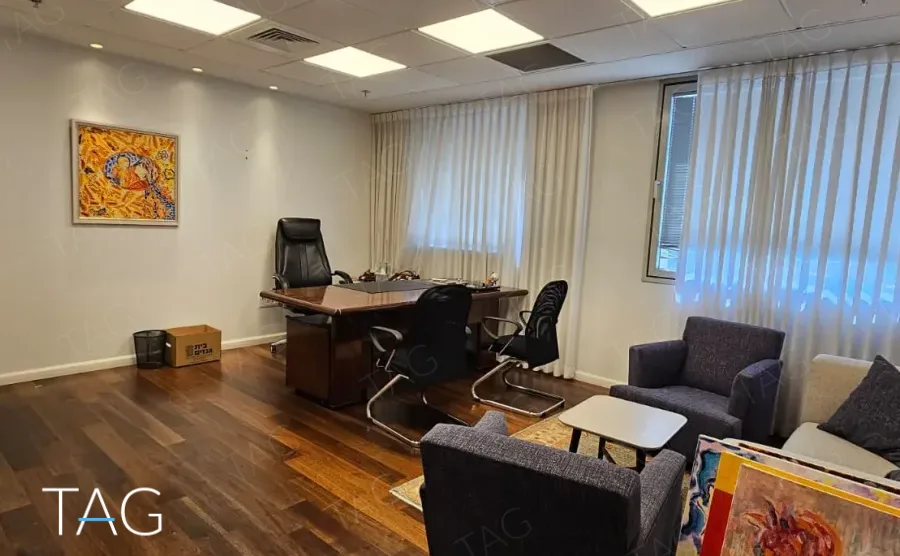 משרד להשכרה 500 מר ביגאל אלון בניין נהדר