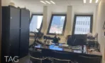 משרד להשכרה הכניסה של המשרד 120 בבית הטקסטיל