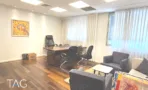 חדר מנהל עם פינת ישיבה רכה ושטיח - משרד למכירה 500 מר בציר יגאל אלון תל אביב