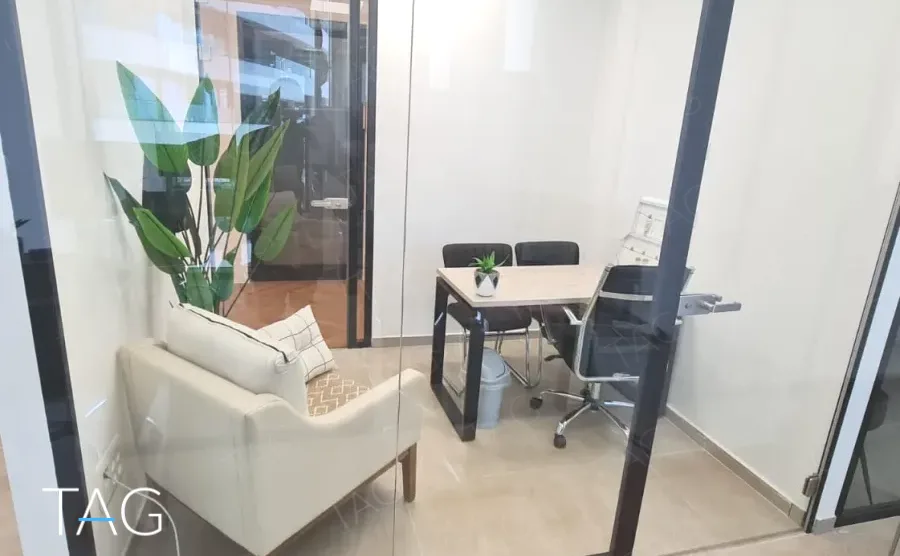 חדר פגישות קטן במשרד 80 מ״ר במגדל רסיטל