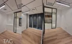 משרד בACRO BUSINESS CAMPUS עם תקרה שקועה, מחיצות זכוכית ופרקט עץ - תג נכסים