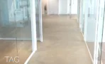 מסדרון חדרי זכוכית במשרד 237 מ״ר במגדל רסיטל