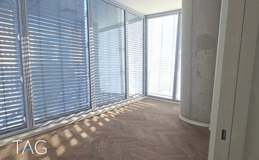 פינת זכוכית במשרד 387 מ