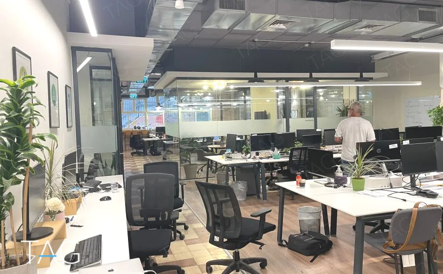 משרד להשכרה 400 מר עם מרפסת בשרונה