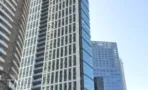 מבט מלמטה על חזית מגדל רסיטל בדרך מנחם בגין תל אביב