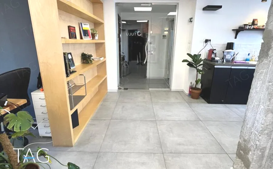 משרד להשכרה 150 מר במתחם שרונה תלא