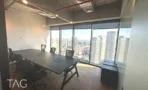 חדר ישיבות מול מגדלי עזריאלי