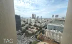 נוף צפון תל אביב והים מהחלון, כולל מגדלים בבנייה במשרד להשכרה 423 מ