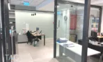 חדרי עבודה לאורך מסדרון במגדל השחר