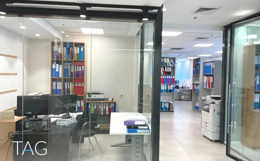 חדרי עבודה עם ארונות תיוק