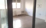 מחיצת זכוכית במסגרת שחורה בין חדרי המשרד להשכרה במתחם רוטשילד תל אביב - תג נכסים