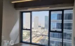 משרד להשכרה 160 מ״ר במגדלי אלון, חדר עם חלונות גדולים ונוף למגדלי העיר