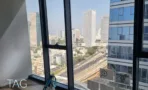 משרד להשכרה 160 מ״ר במגדלי אלון, מבט מהחלון אל קו הרקיע של תל אביב