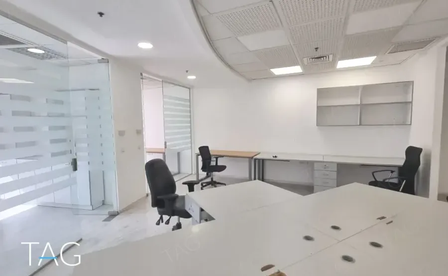 חלל עבודה במשרד 180 מ