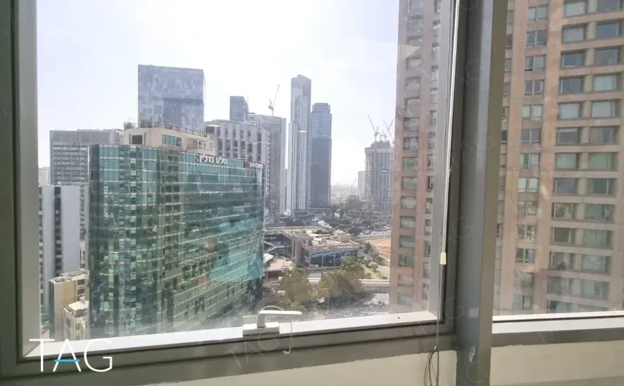נוף מהחלון במשרד 180 מ