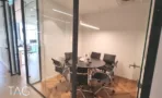 חדר ישיבות שקוף במשרד מידטאון
