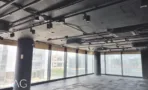 חלל פתוח עם תקרה חשופה במידטאון