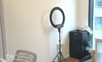 פינת חדר עם ציוד צילום במשרד 81 מ״ר