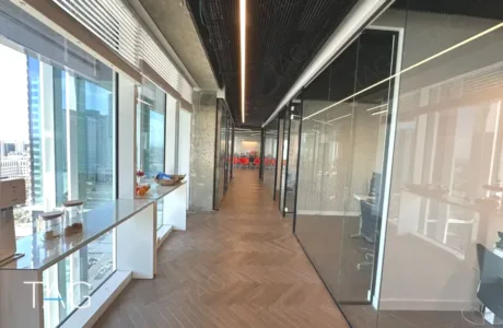 משרד להשכרה 550 מר במגדל סקיי טאוור גמר גבוהה