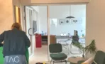 חדר ישיבות במחיצת זכוכית במשרד להשכרה ברוטשילד תל אביב - תג נכסים