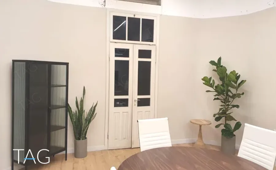 משרד להשכרה 250 מר ברוטשילד בבניין לשימור