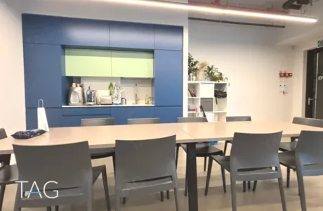 משרד להשכרה 168 מר במגדל אקרו חדש