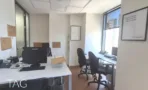 חדר צוות עם שלוש עמדות