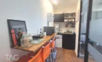 מטבחון צר עם דלפק