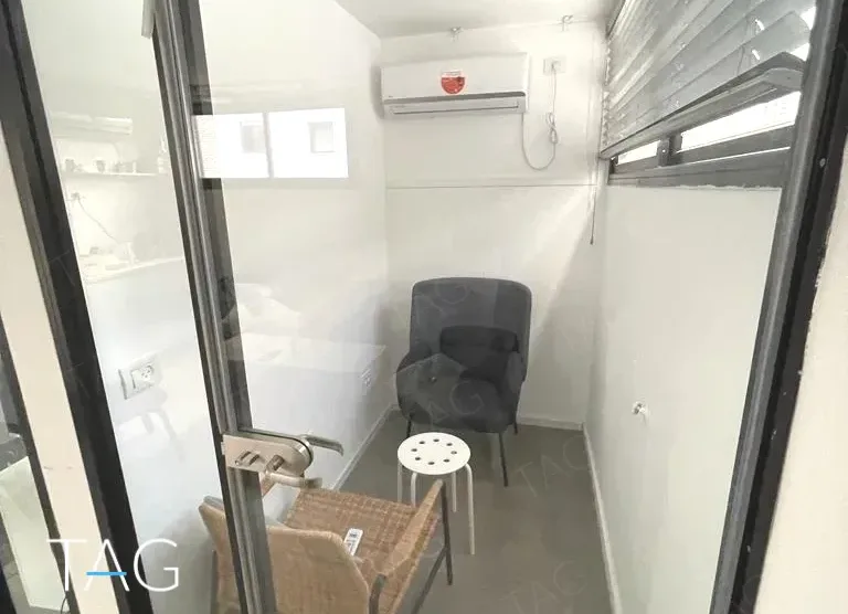 משרד להשכרה 200 מר בשכונת מונטיפיורי עם גג 150 מר