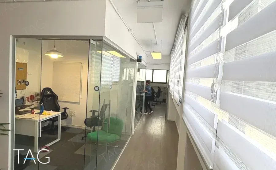 משרד להשכרה 200 מר בשכונת מונטיפיורי עם גג 150 מר