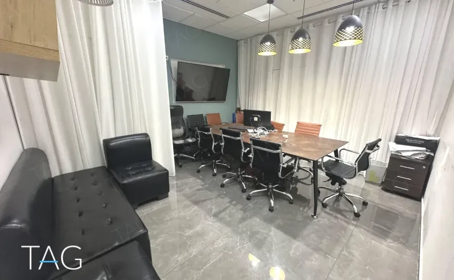 חדר ישיבות במשרד 150 מ״ר במגדל רסיטל