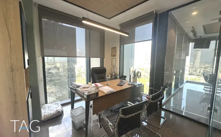 חדר עבודה מרוהט במשרד 150 מ״ר במגדל רסיטל