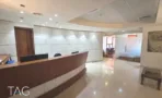 דלפק קבלה מאבן במשרד עורכי דין במגדל לוינשטיין - תג נכסים