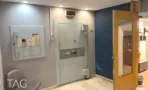 דלת כספת פלדה עם מנעול צירופים, שריד לתקופת הבנק, במגדל יובנק UBANK