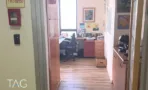משרד מאויש עם ריצוף עץ בהיר, ארונות וכניסה מבוקרת במגדל יובנק UBANK