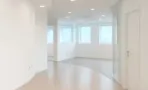 מסדרון קומה מעוגל וריק עם תאורה שקועה, במשרד להשכרה 500 מ