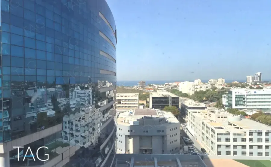 משרד להשכרה 515 מר במגדלי אקרשטיין נוף לים