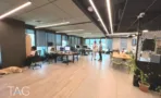 אופן ספייס עם עמדות עבודה וצמחייה במגדל לוינשטיין - תג נכסים