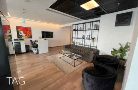 משרד להשכרה 270 מר במגדלי הארבעה 9 חדרים