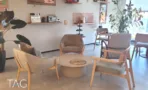 אזור לאונג׳ עם כורסאות