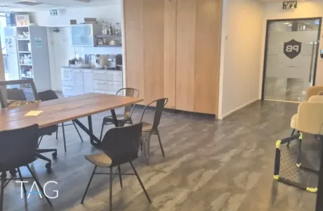 משרד להשכרה 310 מר בבית גרניט