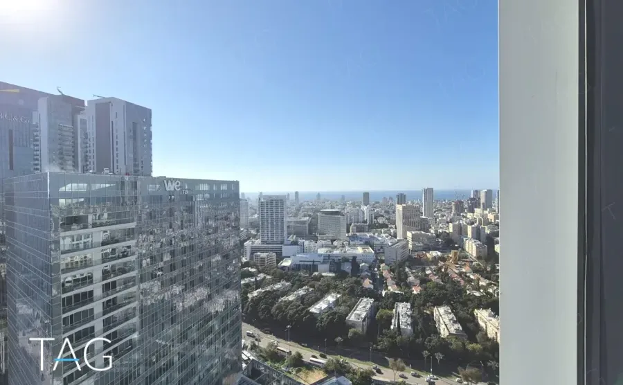 נוף למגדלי הסביבה ולים מהמשרד 330 מ״ר במגדל רסיטל