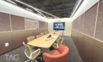 חדר ישיבות עם ריפוד אקוסטי ורוד במגדל דה וינצי תל אביב